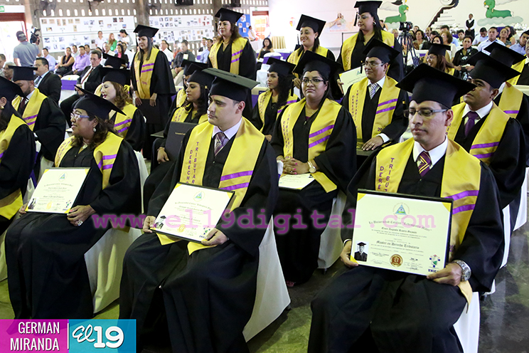 UNICA grad&uacute;a a especialistas en derecho tributario de la DGI